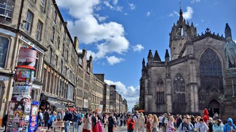 Edinburgh festival crowds