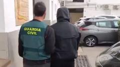 スペインのグアルディア・シビル（準軍事組織の治安警察）はメッセージアプリ「ワッツアップ」のユーザーから金をだまし取った疑いで犯罪グループのメンバーを逮捕した