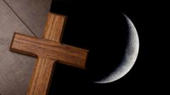 Image composée de la lune et d'une croix