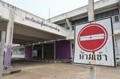 Bus station in Lampoom