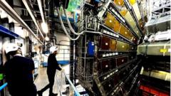 Детектор "Атлас" Великого адронного колайдера використовується для вимірювання найменших об'єктів у Всесвіті