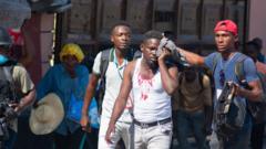 Раненый на улицах Гаити