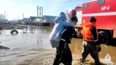 Рятувальники вивозять людей з Орська 
