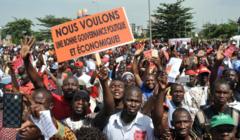 L'envie de rester au pouvoir crée des manifestations dans les pays en Afrique