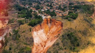 Voçoroca ameaça casas no município pernambucano de Caetés