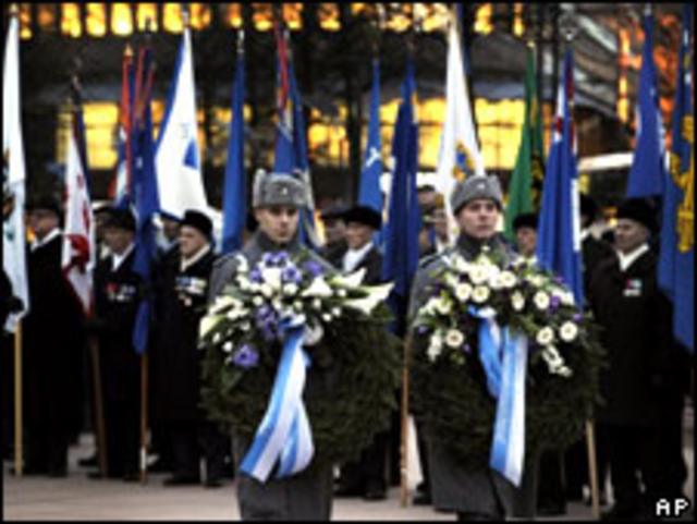 Возложение цветов на могилу Маннергейма 30 ноября 2009 г.