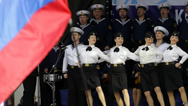Участников пророссийского митинга развлекали песнями и танцами