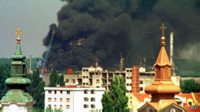 Пожар на нефтеперегонном заводе в Нови Саде (29 апреля 1999 г.)