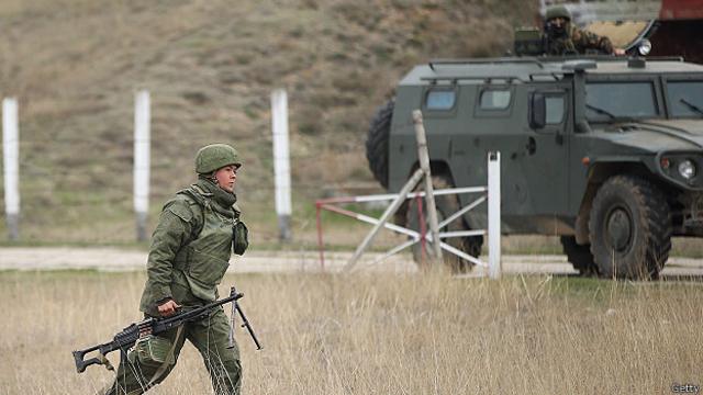 Солдат в Крыму с пулеметом