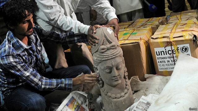 Пакистанские власти захватили украденную древнюю статую