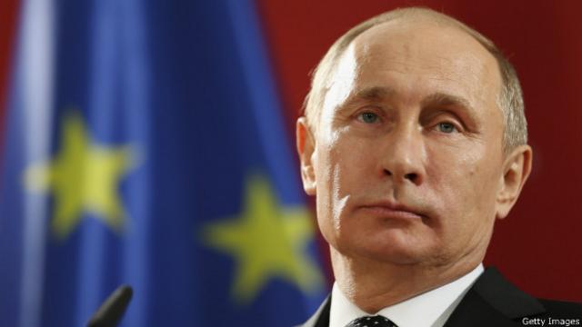 Владимир Путин на фоне флага ЕС