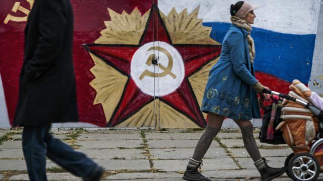 Советская символика в Луганске