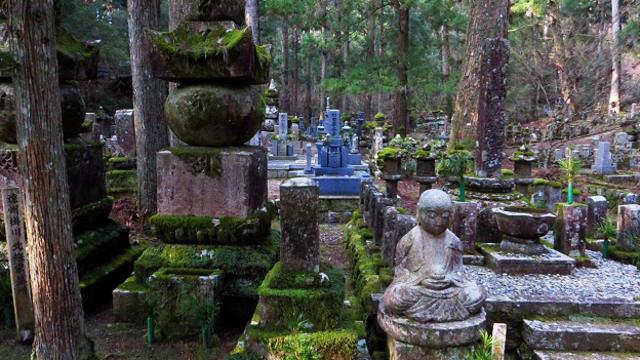 Кладбище Окуноин расположено в древнем японском селении Коя-сан