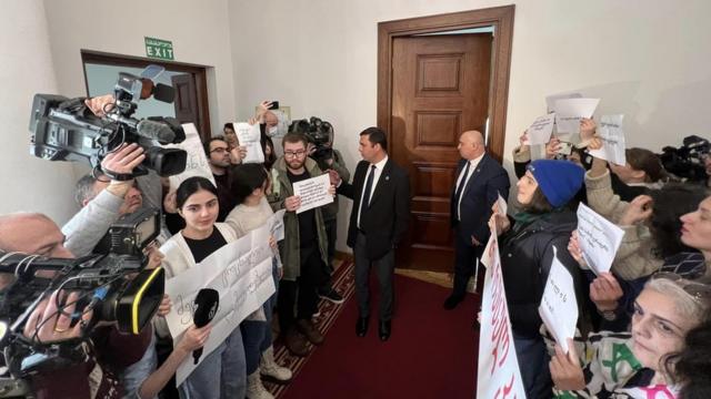 Журналисты протестуют в парламенте