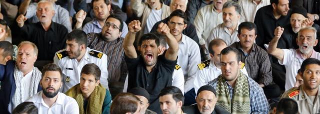 Во время пятничных молитв в Тегеране их участники скандировали антиамериканские лозунги