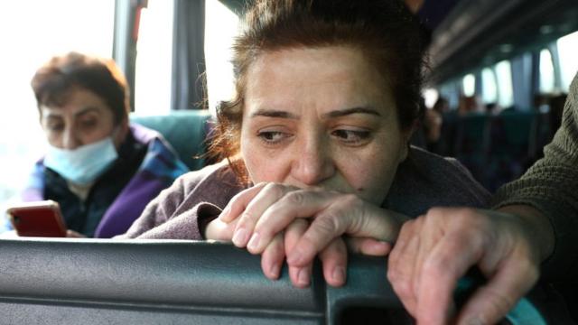 Пассажиры автобуса в Степанакерте. Фото ноября 2020 г.