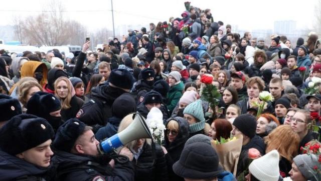 Des milliers de personnes sont récemment descendues dans les rues russes pour dire au revoir à la dépouille du chef de l'opposition Alexeï Navalny, décédé dans une prison de l'Arctique.