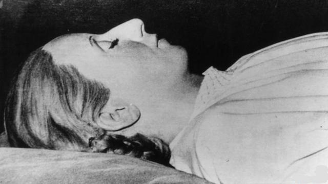 Тіло Еви Перон забальзамували після її смерті 26 липня 1952 року