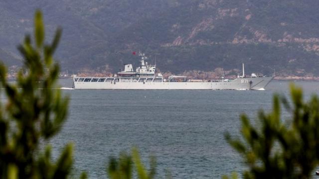 Военный корабль Китая в Тайваньском проливе