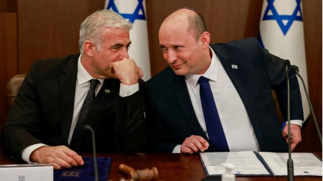 Глава МИД Израиля Яир Лапид и премьер-министр Нафтали Беннет