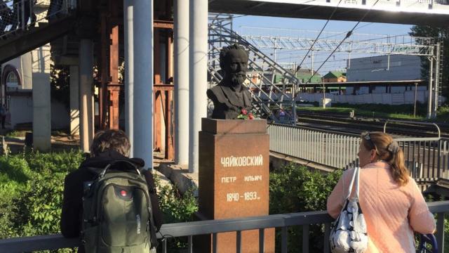 Памятник композитору Петру Чайковскому на станции Клин