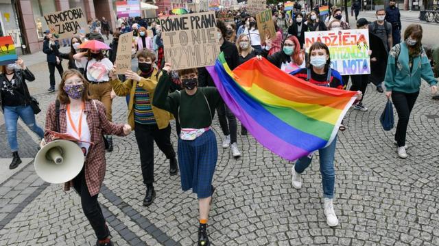 марш ЛГБТ во Вроцлаве в июне 2020