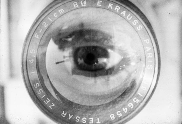 Документальная лента 1929 года "Человек с киноаппаратом" Дзиги Вертова - единственный советско-российский фильм в первой десятке