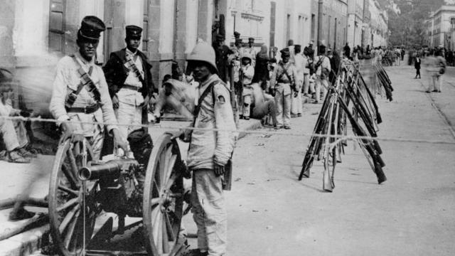 Войска на улицах Мехико во время гражданской войны 1911-1916 годов