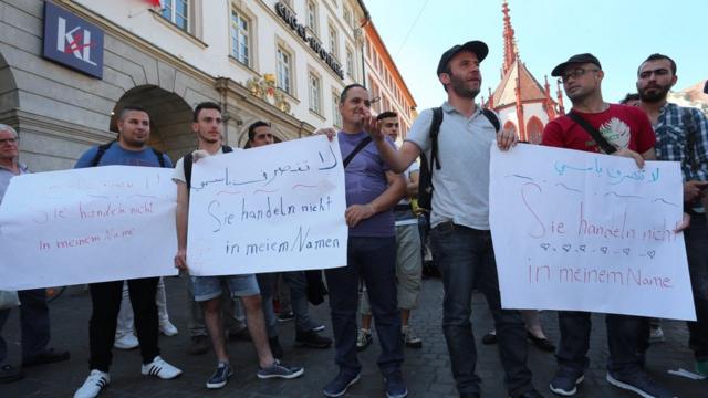 "Не от моего имени" - беженцы в Вюрцбурге осуждают нападение, совершенное 17-летним сирийцем