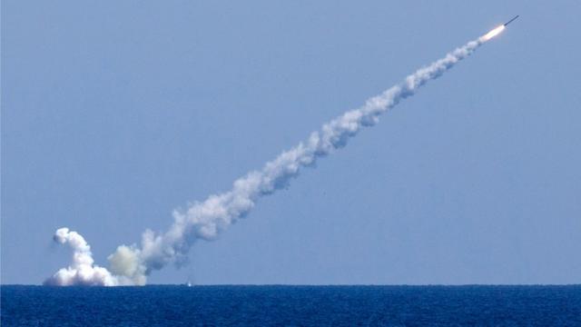 Запуск ракеты с российской подводной лодки по территории Сирии