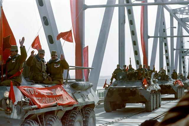 Red Army soldiers cross the Amu Darya river at the Soviet-Afghan border in Termez on February 15, 1989 during Soviet Army withdrawal from Afghanistan. The Soviet Union invaded Afghanistan in December 1979 to shore up the pro-Soviet regime in Kabul and maintained more than 100,000 troops in the country until completing their phased withdrawal in 1989.