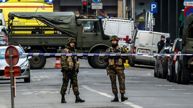Бельгийские солдаты блокируют дороги после терактов в 2016 году