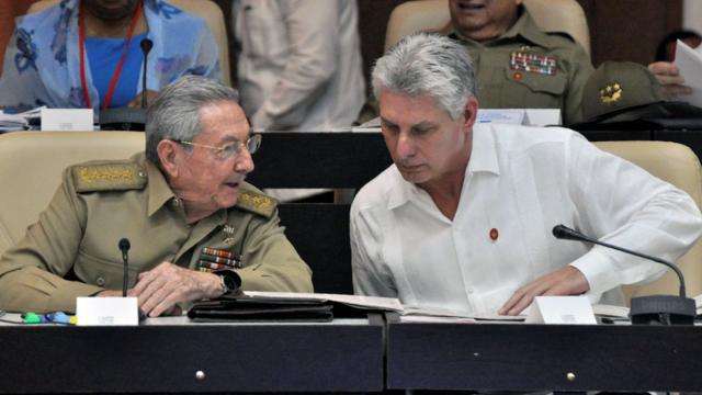 Рауль Кастро и Мигель Диас-Канель