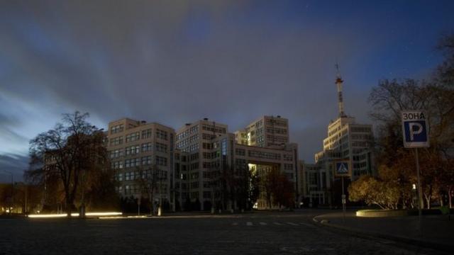 A building without illumination in Kharkiv, north-eastern Ukraine. Photo: 30 October 2022