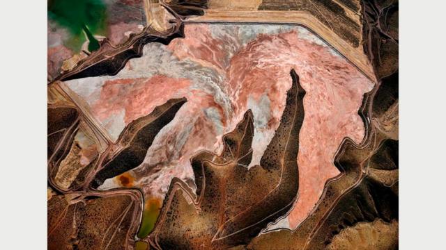 Рудник Моренси #1, Клифтон, Аризона, США, 2012 г.: главный медедобывающий регион Соединенных Штатов. Фото Эдварда Буртинского (Flowers Gallery, London/Metivier Gallery, Toronto)