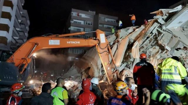 Rescuers search for survivors at a collapsed building in Izmir, Turkey. Photo: 30 October 2020