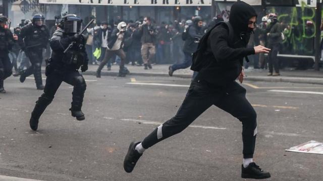 Демонстранты в Париже