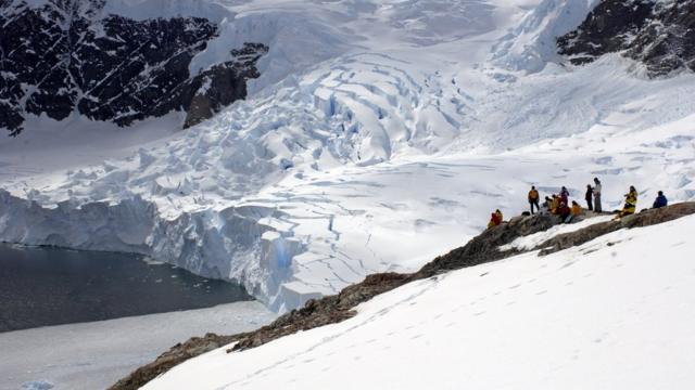 Ледник в Грэм-Лэнд сползает в море с ускорением