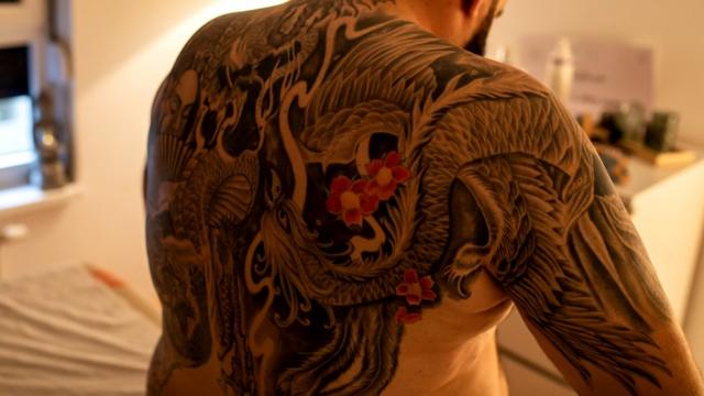 В Японии не принято демонстрировать свои татуировки