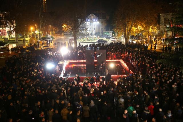 В Мостаре на площади состоялась церемония поминовения покойного генерала