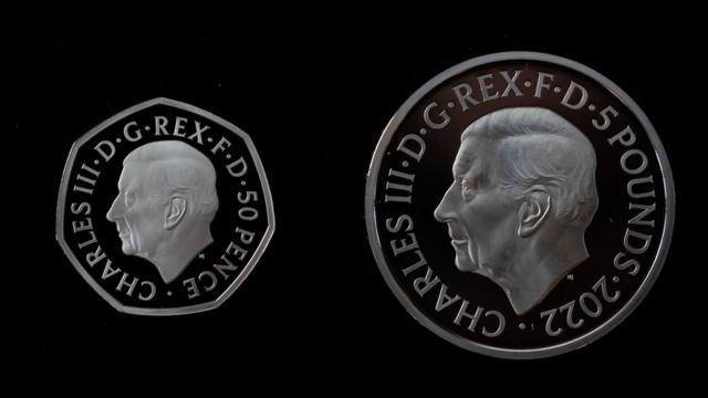 Новые монеты с портретом Карла III