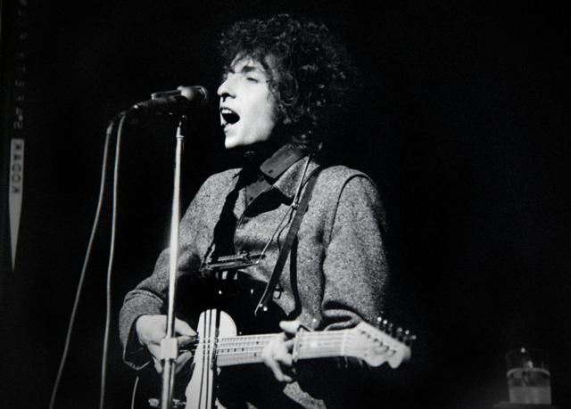 Боб Дилан во время концерта в 1966 году