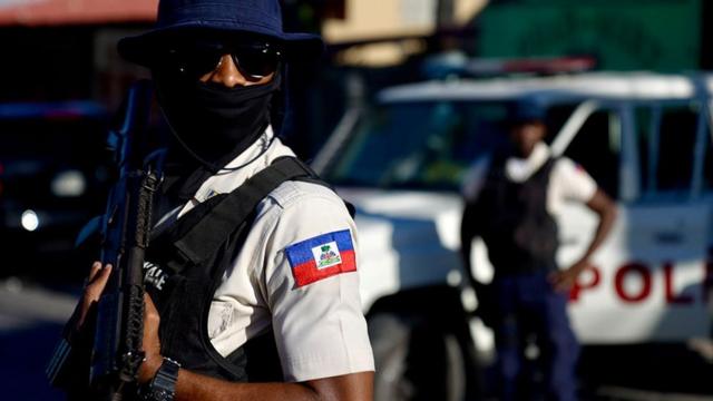 Гаитянский полицейский