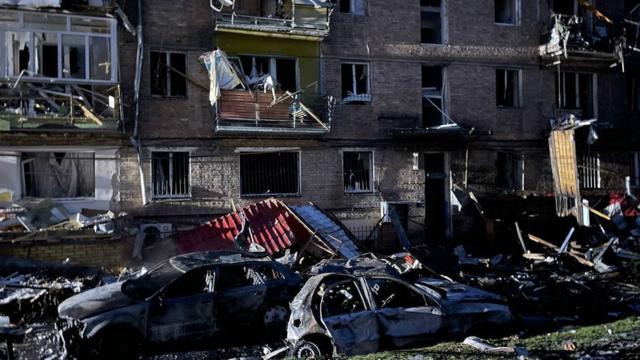 Фото разрушенного дома в Вышгороде