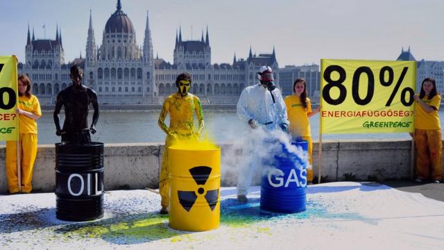 Активисты "Гринпис" протестуют в Будапеште против АЭС