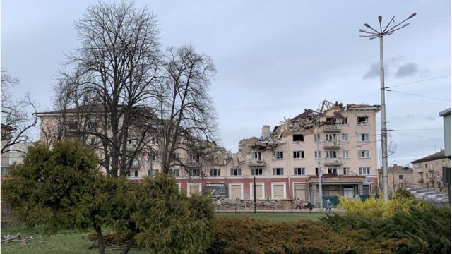 Уражений ракетним ударом готель "Україна" в центрі Чернігова