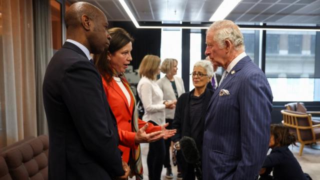 Герцог и герцогиня разговаривают с ведущим Клайвом Майри и главным международным корреспондентом Лиз Дюсет