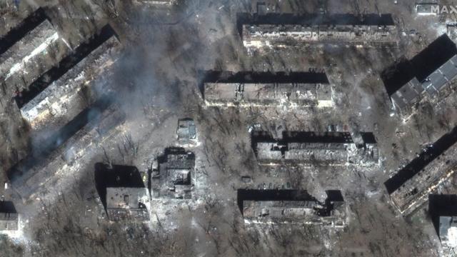Жилые дома в Мариуполе после российских ударов в марте