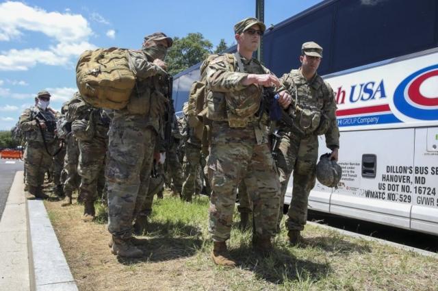 Вызванные на пике массовых беспорядков военнослужащие покидают столичный округ Колумбия