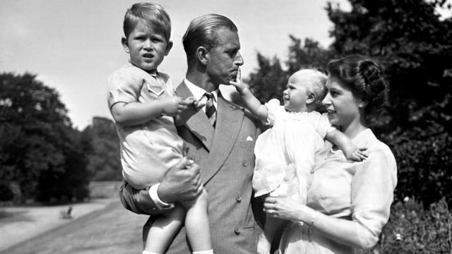 Принц Филипп с семьей.